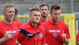 开云体育客服-日本队在亚洲杯中发挥出色，志在夺冠